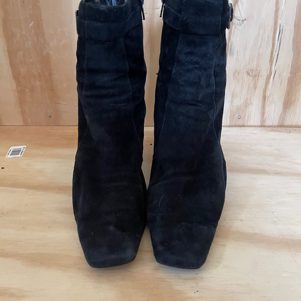 Bandolino Square toe Square Heel Black Suede Booties